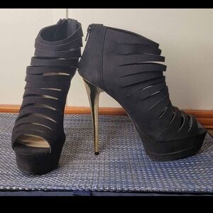 Elegant Black and Gold Women's Heels